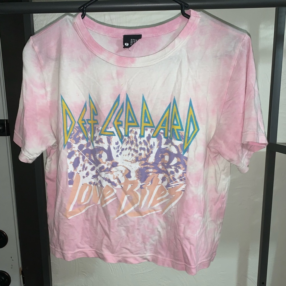 Def Leopard, Pink Tie dye Band t-shirt